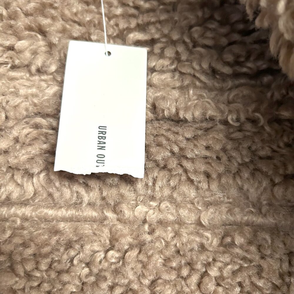 Urban Outfitters Black and Brown Shearling-Trim Leather Vest - Picture 10 of 12